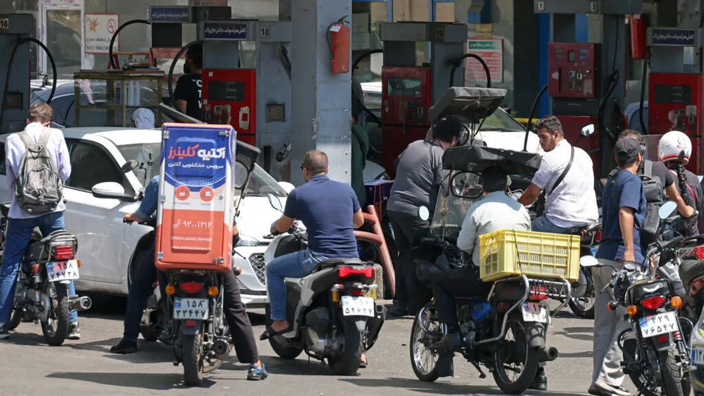 Com preços em disparada, população iraniana já sente o impacto das novas sanções dos EUA