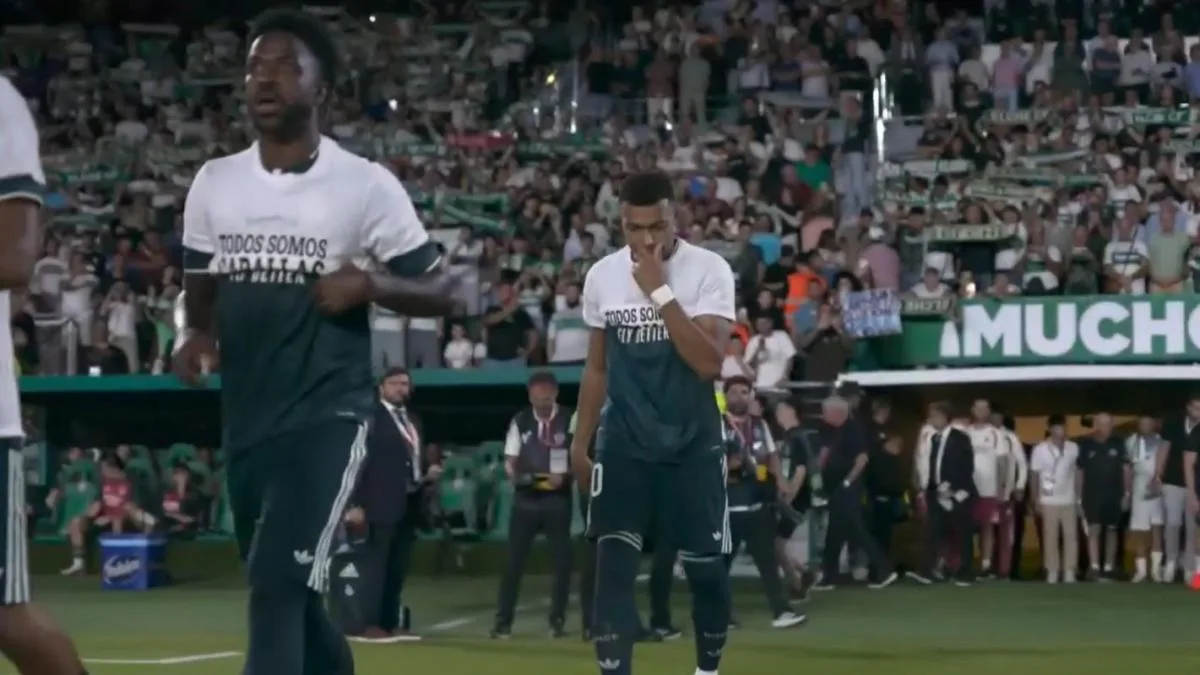 Vinícius, Mbappé y Konaté ocultan la camiseta de apoyo a Ceuta