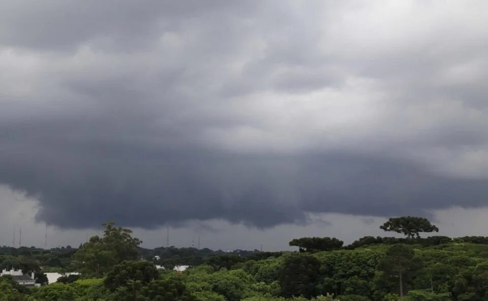 Alerta de tempestade! Paraná pode ter granizo e temporais nos próximos dias; veja a previsão