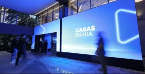Justiça suspende demissões da Casas Bahia e veta cortes sem mediação de sindicato