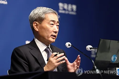 한은 총재 "연속 인상, 관례에서 벗어나…시장에 강한 시그널"