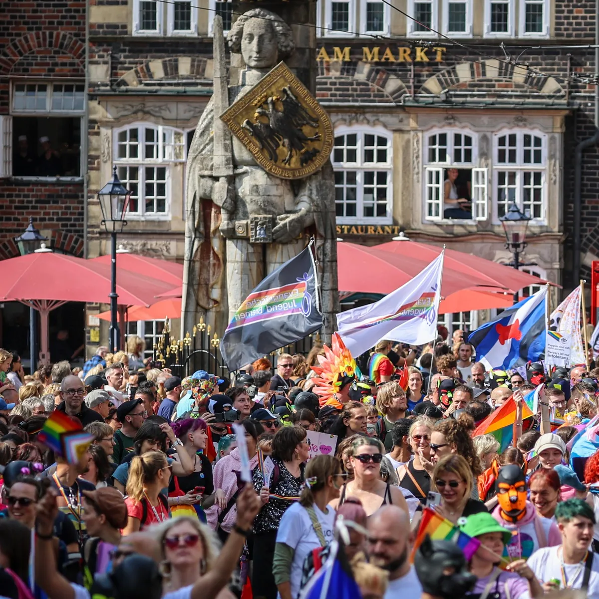 CSD in Bremen - Demonstrationszug gestartet