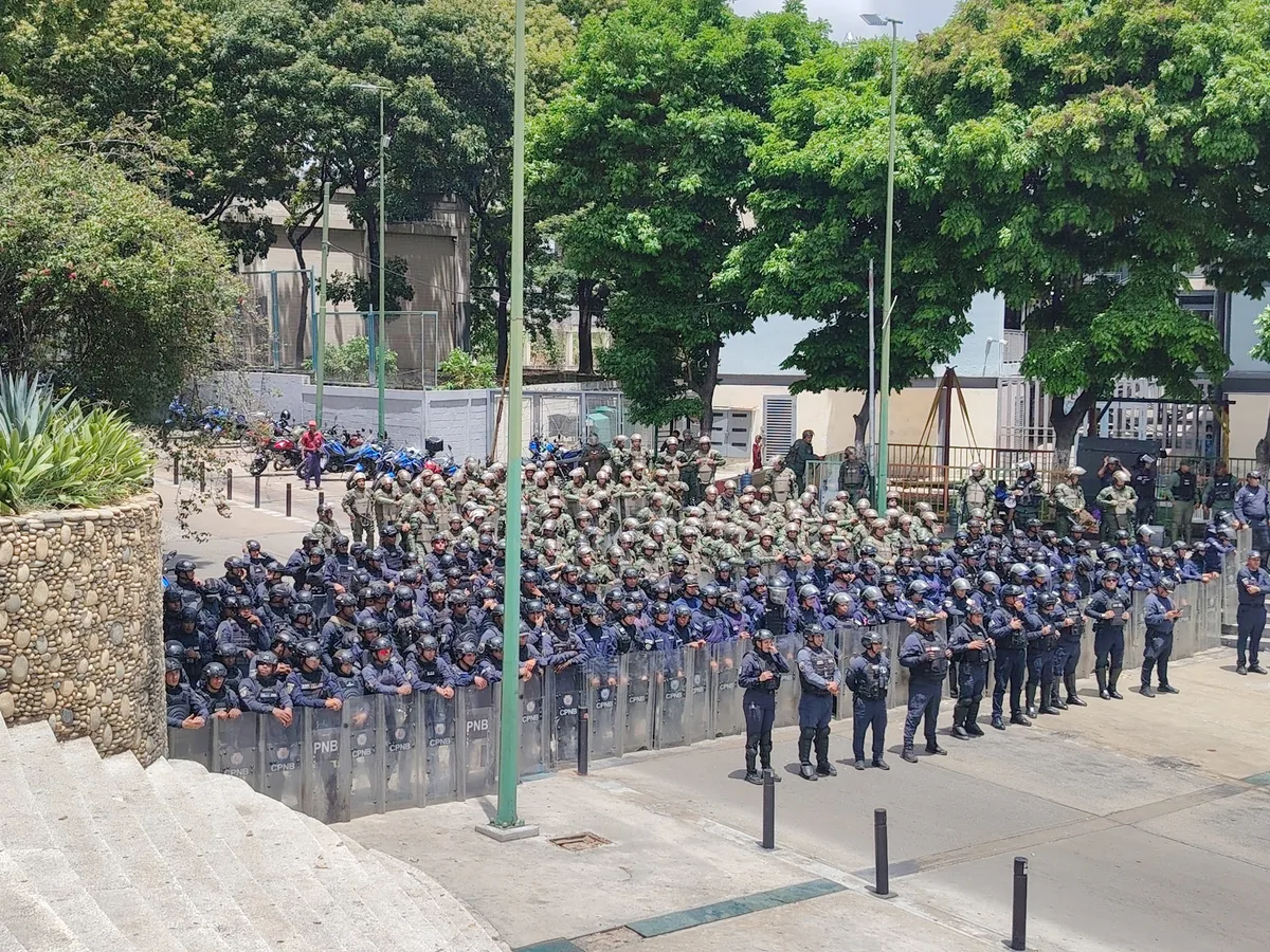 Detrás de un vidrio: así recibieron en Miraflores a voceras de presos políticos tras movilización este #11Sep