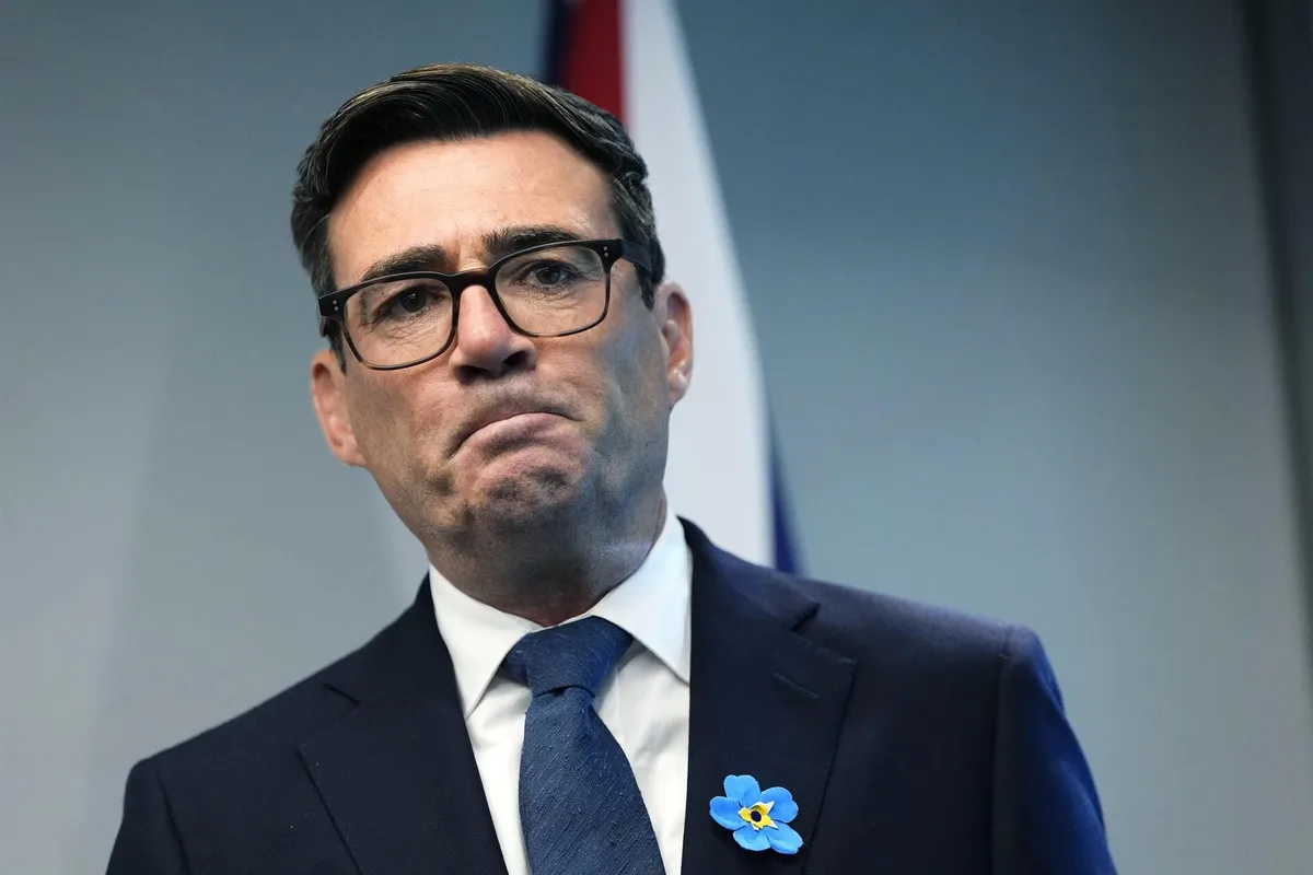 Burnham reitera el compromiso de que Reino Unido alcance la neutralidad en las emisiones de carbón en 2050
