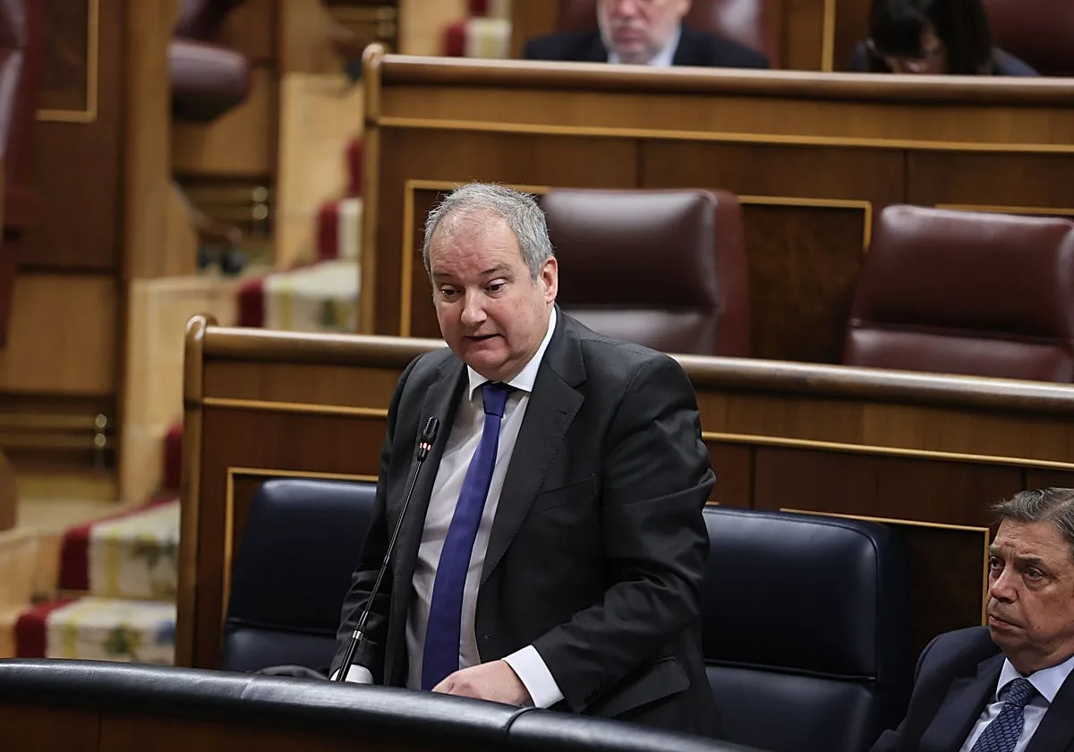 Illa proclama a Jordi Hereu candidato del PSC a las elecciones generales y declara la guerra a Junts