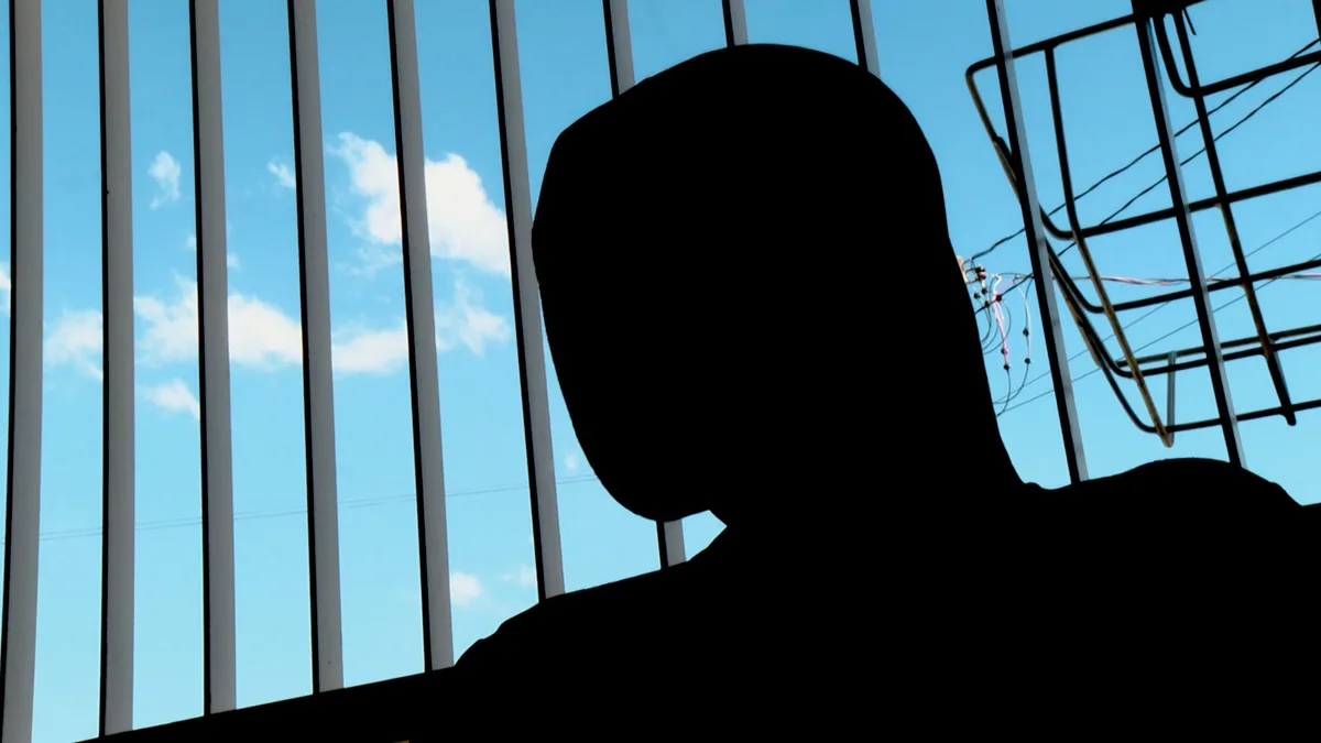 Auxiliar de escola é suspeito de abuso sexual contra menino autista; mãe cobra afastamento