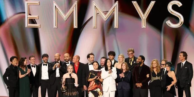 Aux Emmy Awards, la comédie horrifique « Widow’s Bay », grande favorite de la soirée, fait le plein de statuettes