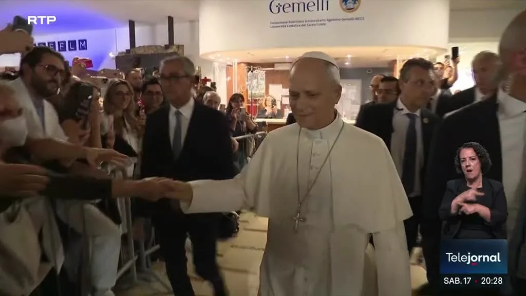 Papa Leão XIV deixou o hospital e fará habitual oração de domingo no Vaticano