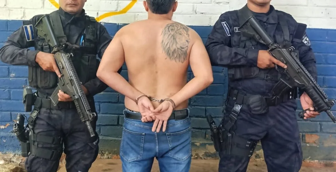 Sicario de la pandilla 18R es capturado tras control vehicular en el occidente de El Salvador