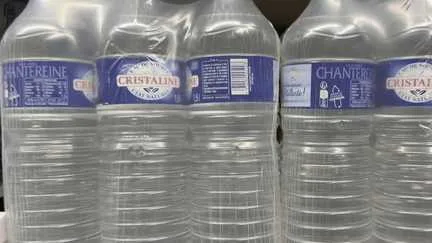 La hausse du prix du plastique fait grimper la note des bouteilles d'eau minérale