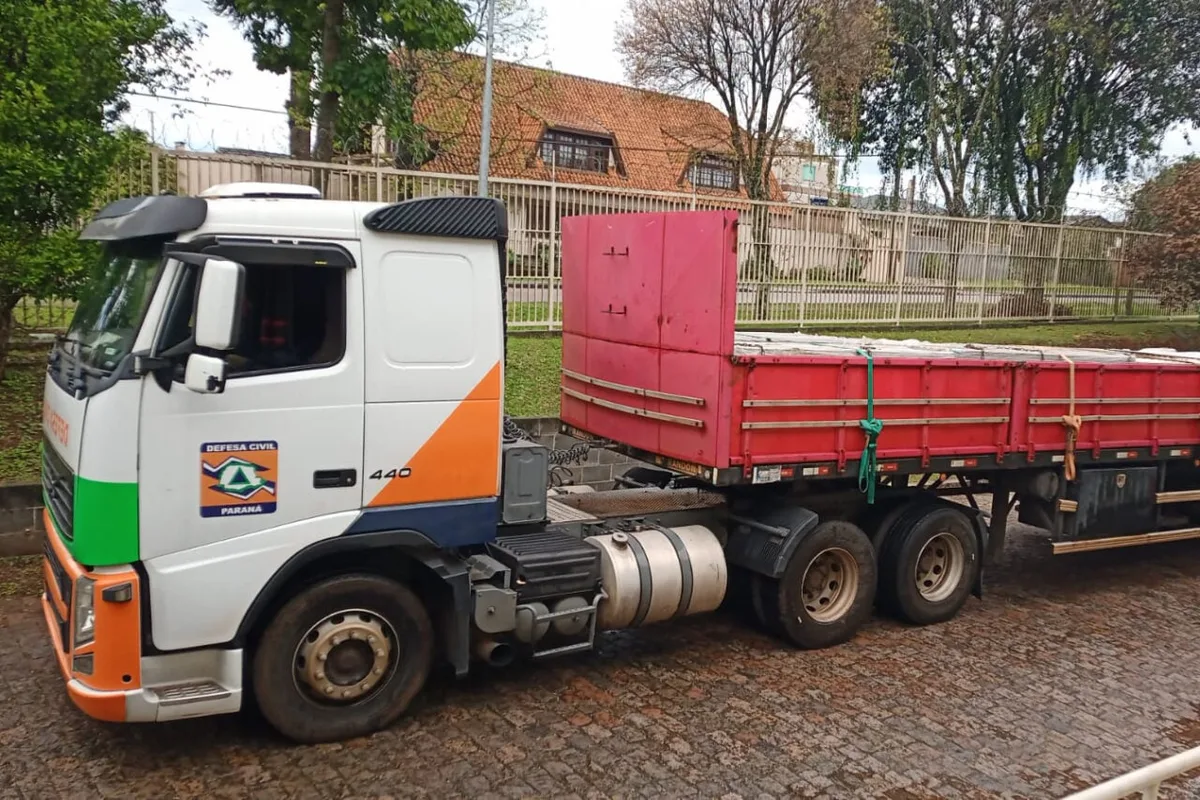 Temporal atinge cidades do Paraná, deixa desalojados e danifica mais de 700 casas