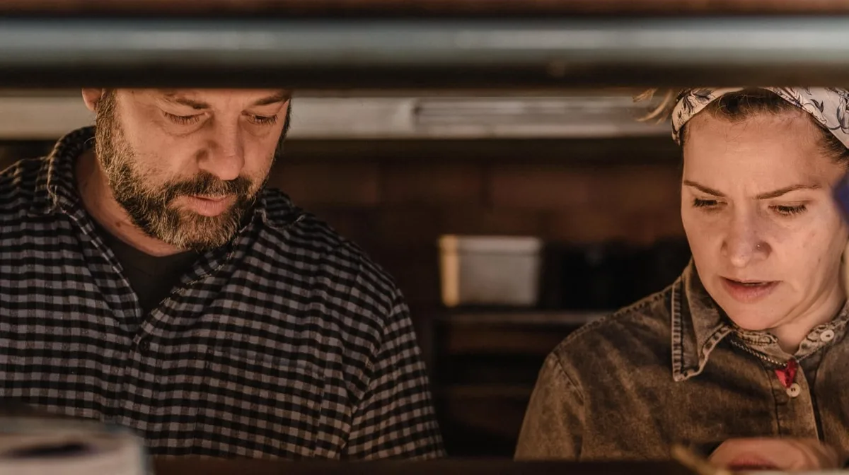 Se conocieron en un asado, tenían fecha para casarse y postergaron todo para abrir un restaurante de inspiración salteña en CABA
