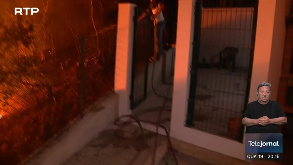 Incêndio de Santo Tirso em fase de resolução após reacendimentos