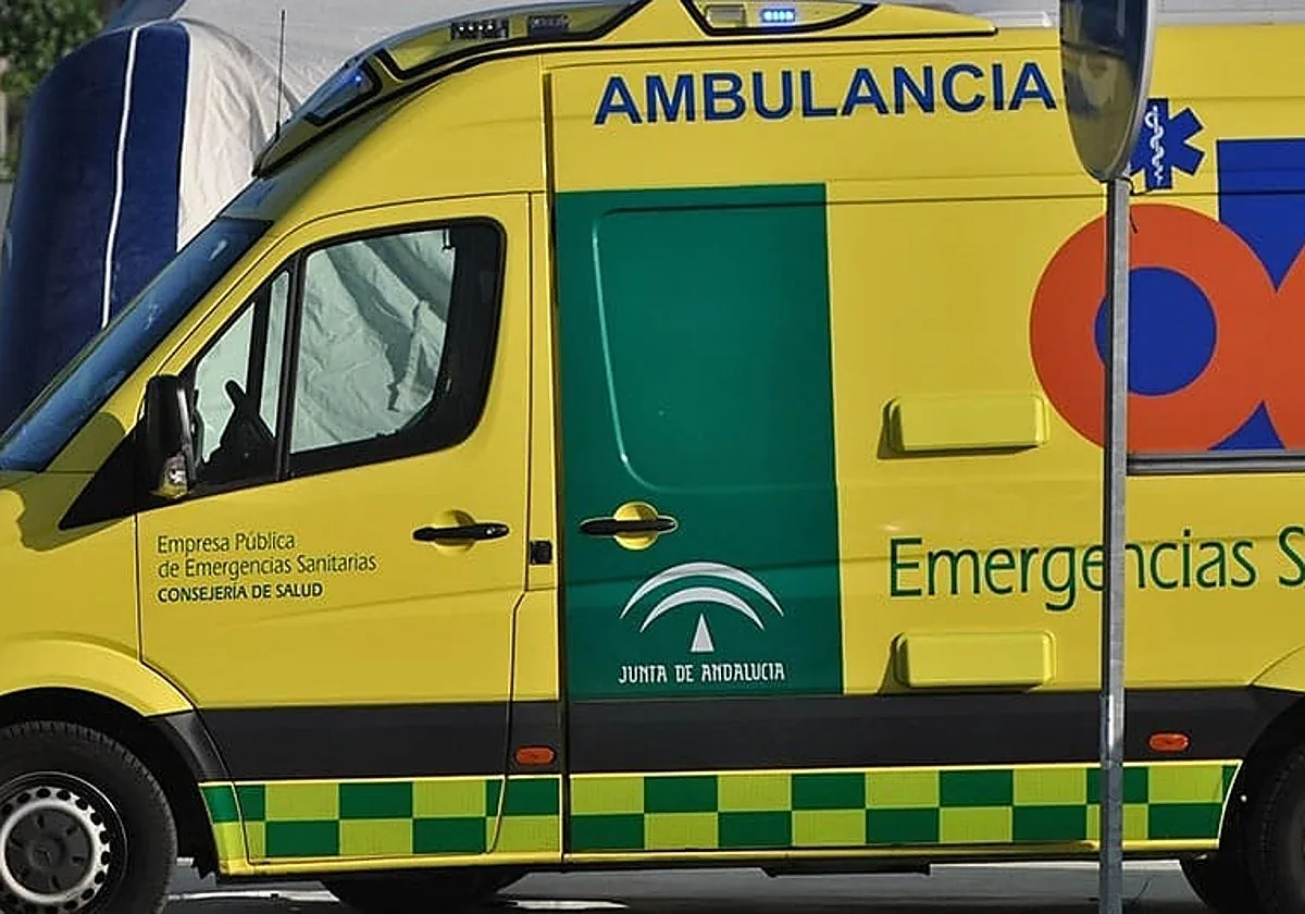 Evacuado al hospital un motorista herido en un grave accidente de moto en Chapina