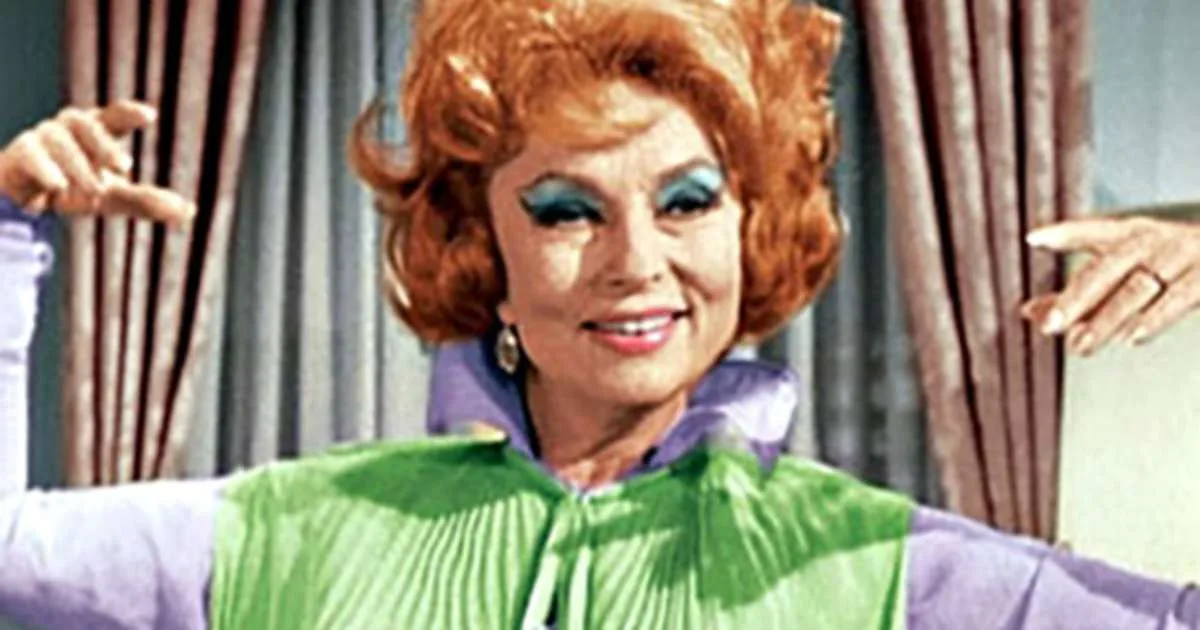 Quem foi Agnes Moorehead, a inesquecível Endora de "A Feiticeira"