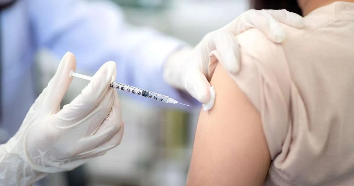 Vacina contra gripe é segura para pacientes com câncer, afirma oncologista