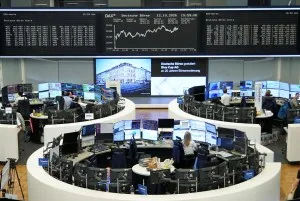 Ações europeias renovam máximas de duas semanas com rotação para setores defensivos