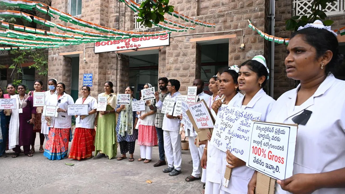 Contract employees stage lunch-hour protest at KGH, seek regularisation