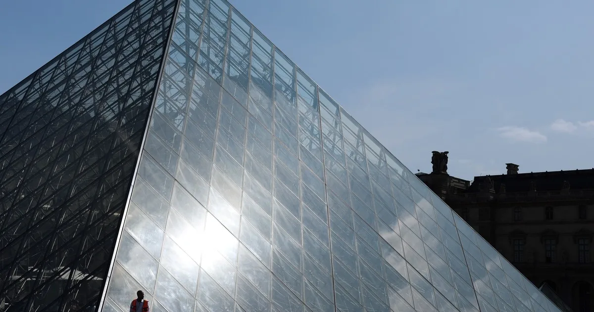 Un año del robo al Museo del Louvre: qué cambió tras el asalto de película y dónde están las joyas que se llevaron