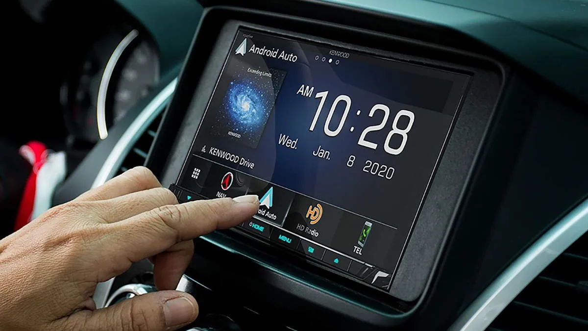 O seu carro pode estar a trabalhar para hackers. Malware Android infeta rádios automóveis