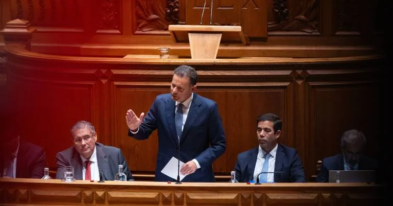 PM vai ao Parlamento um dia após entrega de OE2027