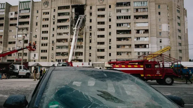 Três mortos em ataque russo numa zona residencial de Kharkiv