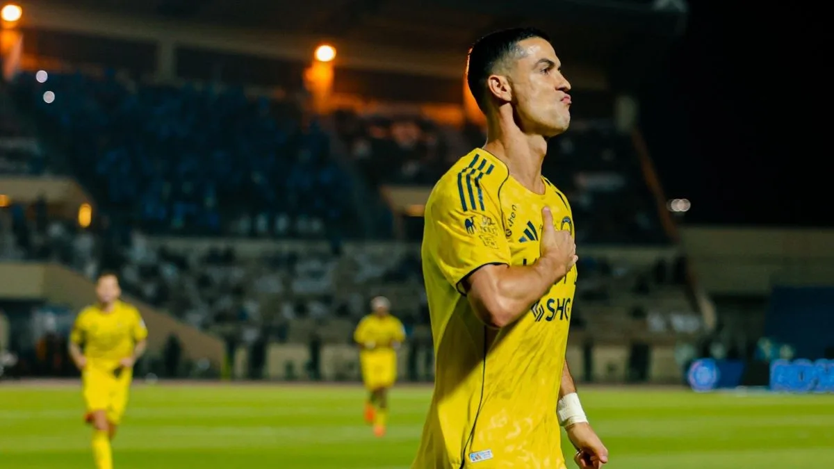 Mais perto do milésimo gol: Cristiano Ronaldo balança as redes em grande estilo após a Copa do Mundo; assista