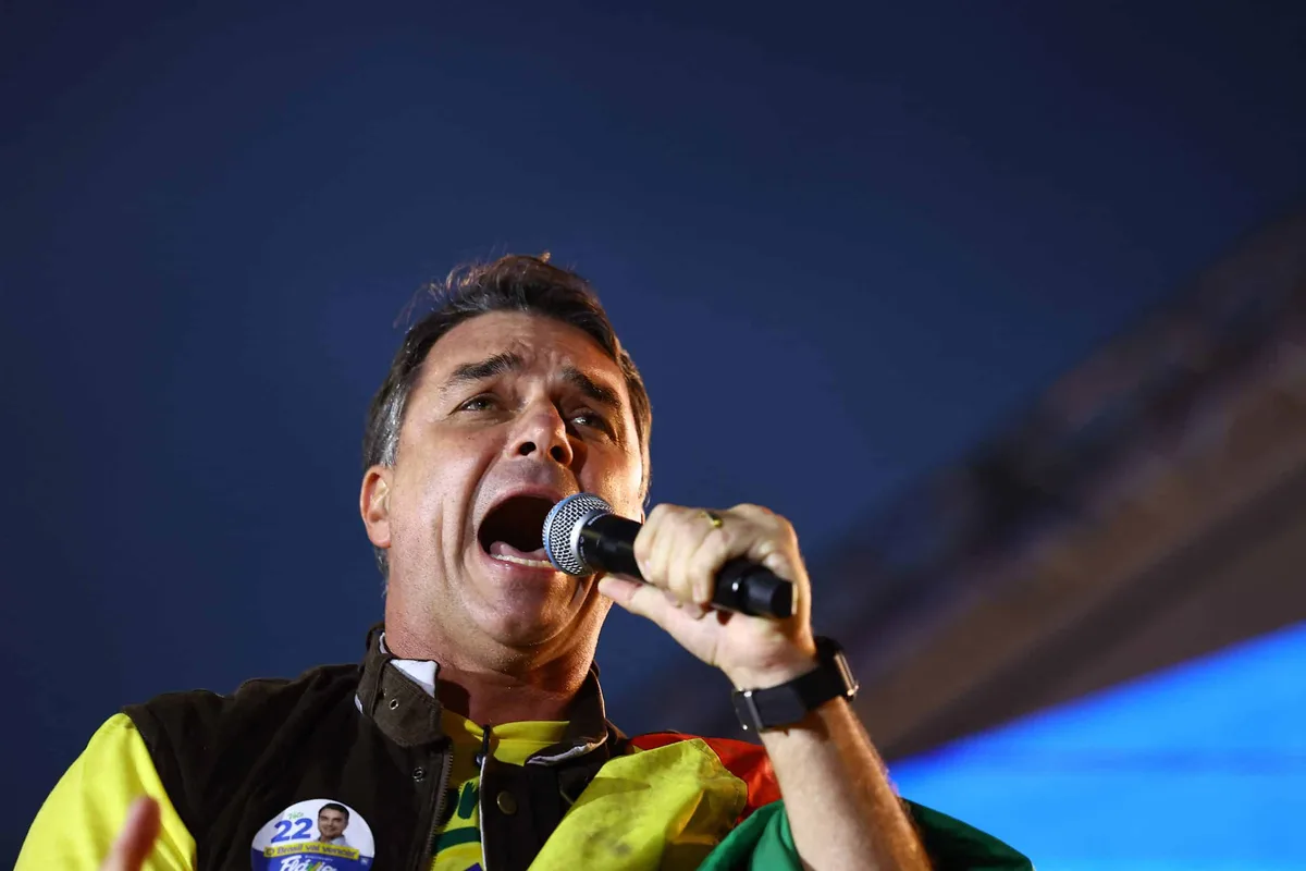 Trackings do PL mostram virada de Lula e no desespero Flávio Bolsonaro propõe maioridade penal aos 14 anos