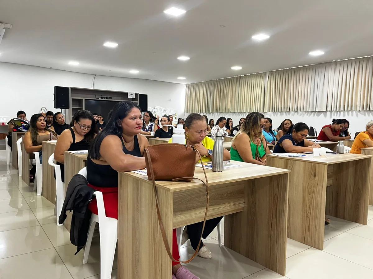 Sesau e Setrabes capacitam equipes de unidades de acolhimento