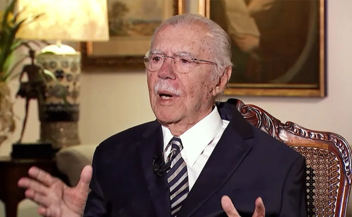 Aos 96 anos, ex-presidente José Sarney é internado com pneumonia