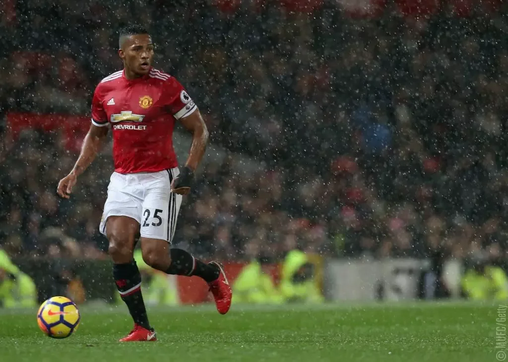 Ex-jogador do Manchester United alfineta Manchester City por possíveis punições e títulos que poderia ter ganhado