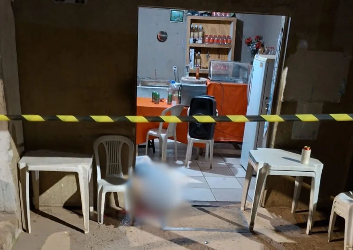 Homem é executado a tiros em bar da Serra