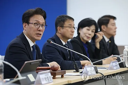 '2박3일 부산행' 김민석 "부마항쟁 개헌·의원 만들기 숙제"(종합)