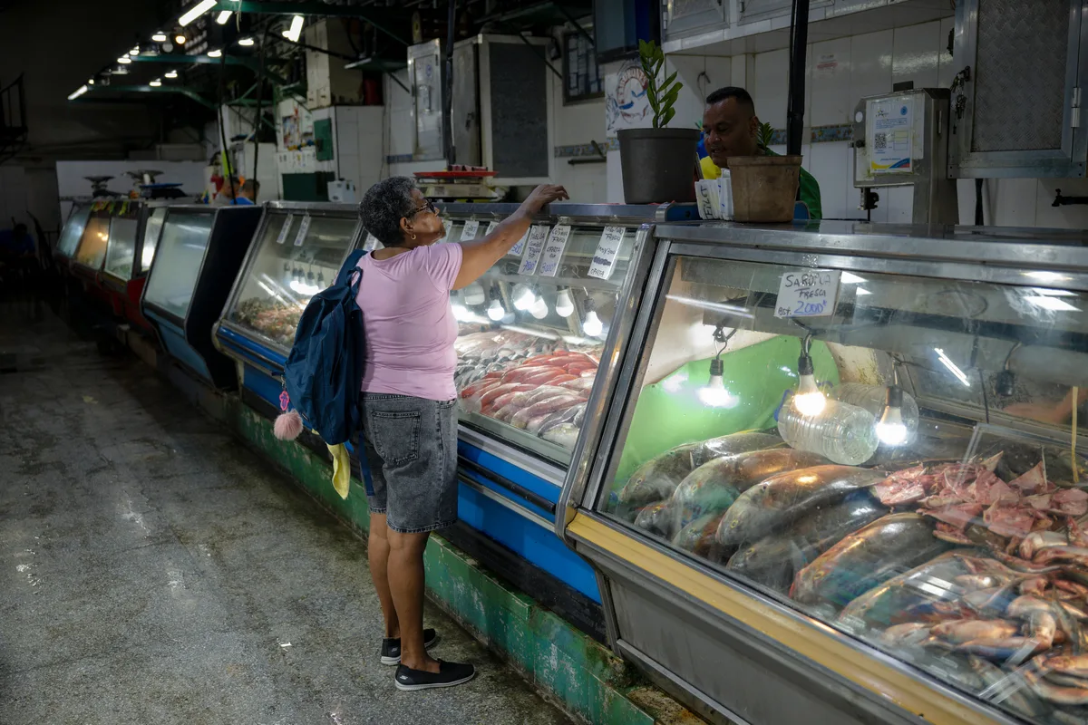 A dos meses de los terremotos en Venezuela, La Guaira regresa al trabajo sin turismo y entre los escombros