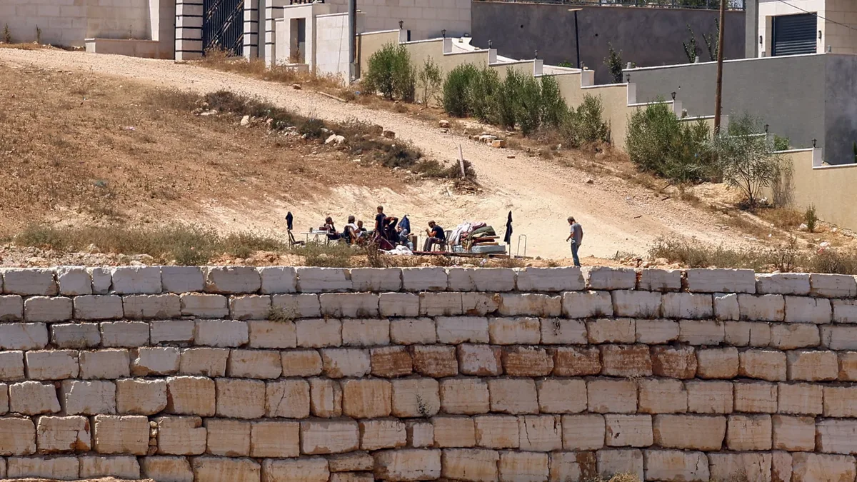 Cisjordanie occupée: l'ambassadeur américain dénonce le siège de maisons palestiniennes par des colons israéliens, un "acte de terreur"