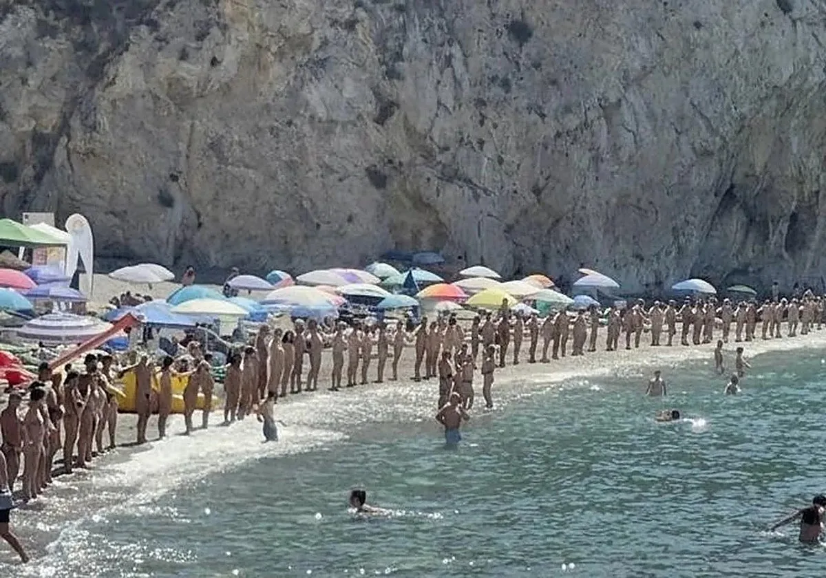 La primera playa nudista andaluza proclama su rechazo a los 'textiles'