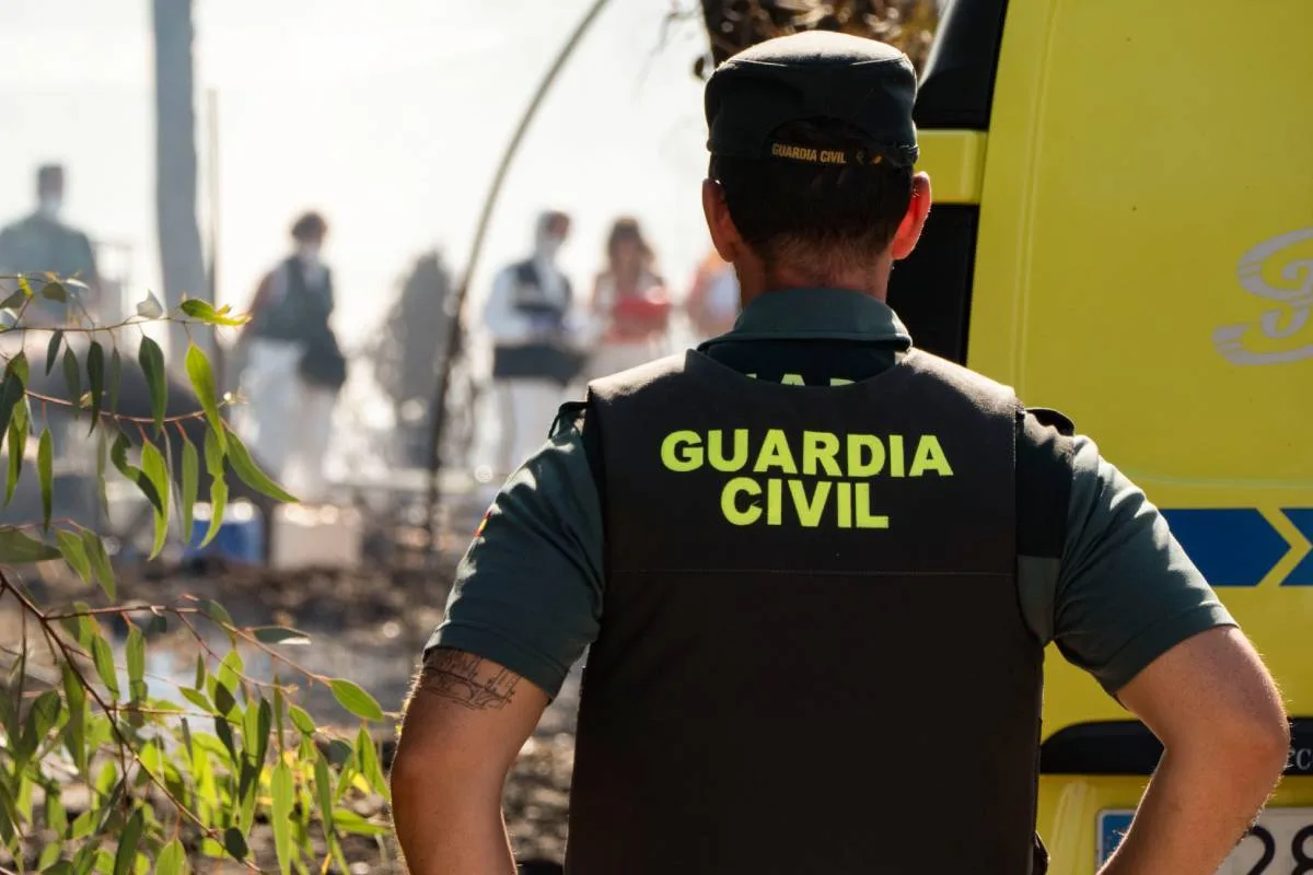 La Guardia Civil detiene a dos ocupantes de una narcolancha frente a la costa de Isla Cristina
