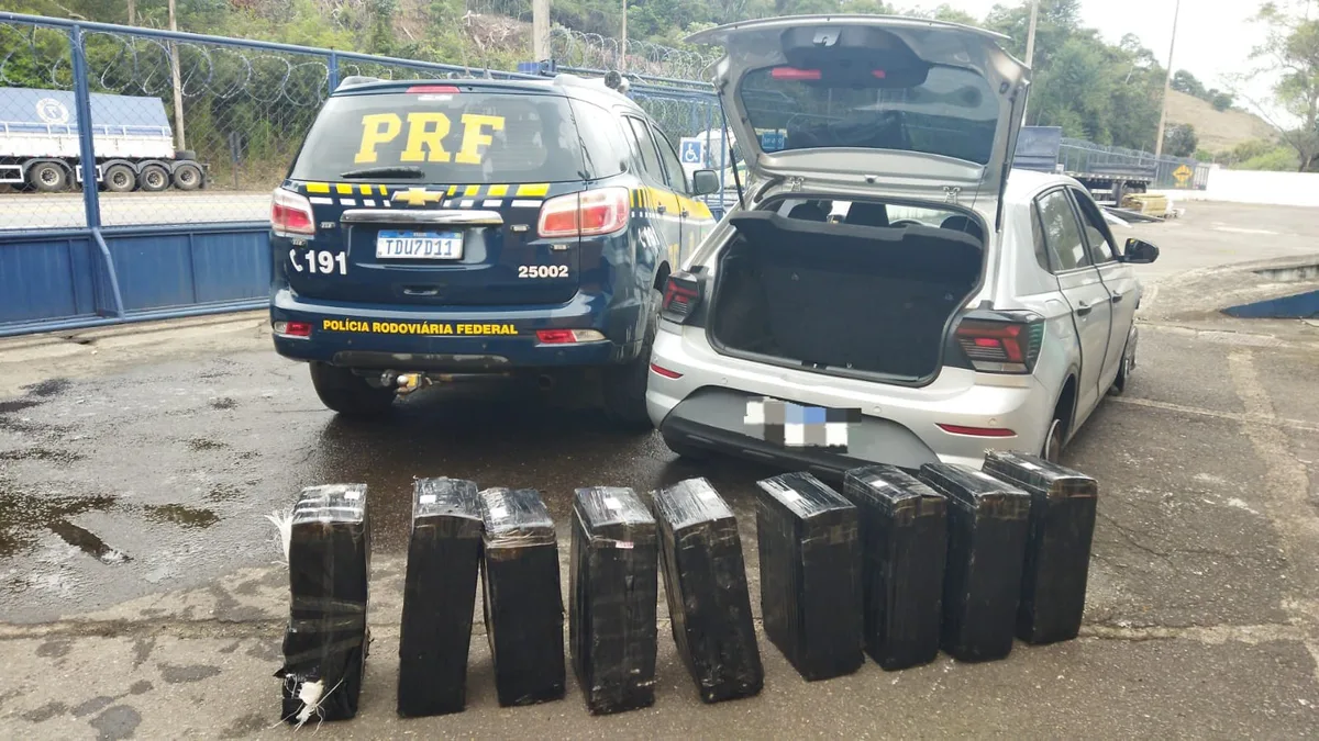 Perseguição na BR-267 termina com apreensão de 230 kg de maconha em Juiz de Fora