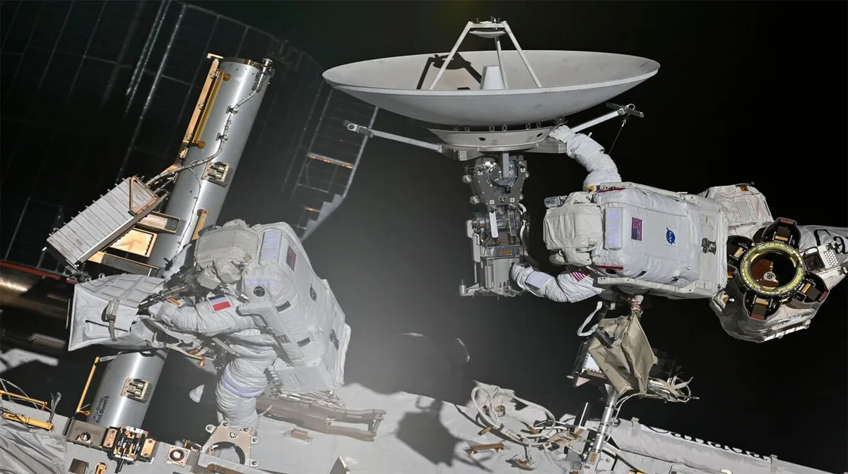 Dos astronautas hicieron historia: en una caminata espacial de 6 horas, repararon una antena de la estación espacial
