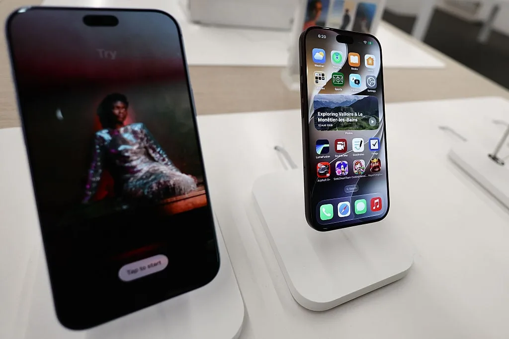 Global smartphone market sinks to lowest level in 14 years