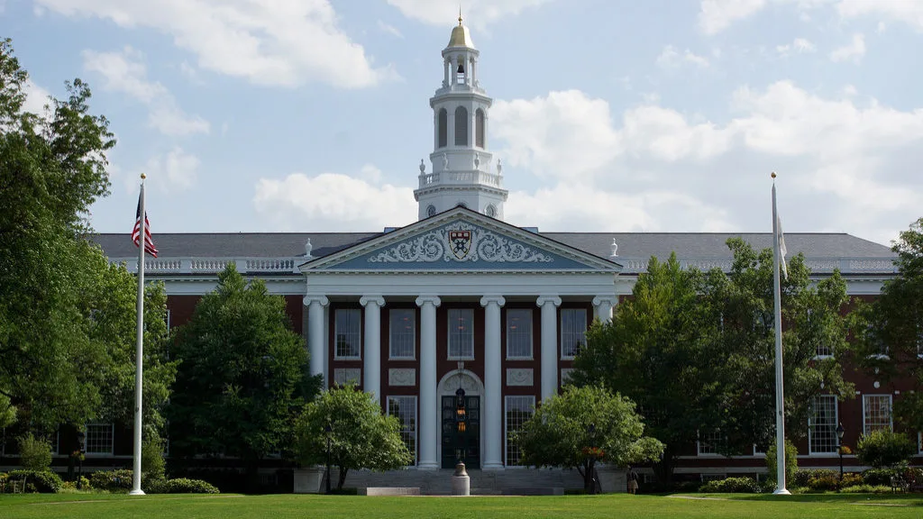 Harvard ponderou trazer MBA para portuguesa Nova SBE face a ‘aperto’ de Trump