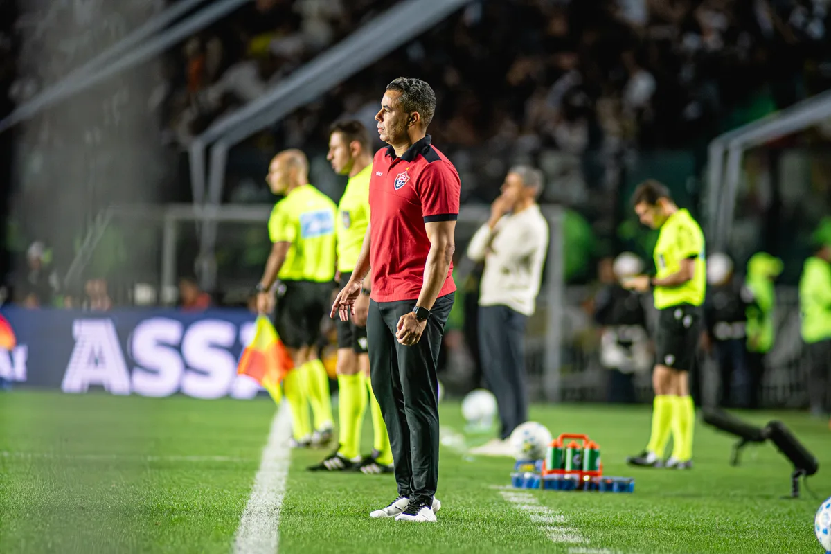 Jair admite jogo ruim com um a mais, mas lamenta pouco tempo de treino