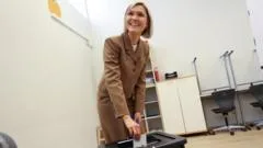 Iceland EU referendum on a knife edge as counting continues