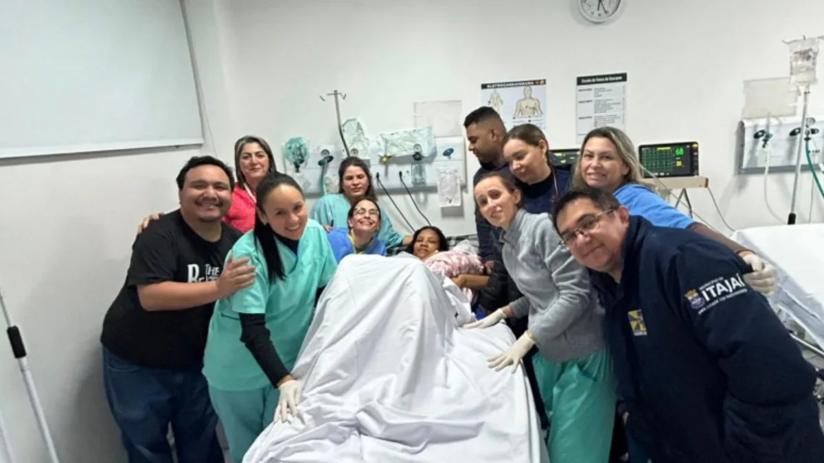 Bebê nasce dentro de carro na chegada a UPA em SC e mobiliza equipe de saúde durante troca de plantão