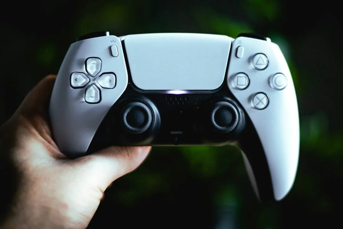 PS5 : pourquoi la fin du format physique pourrait faire baisser le prix des jeux