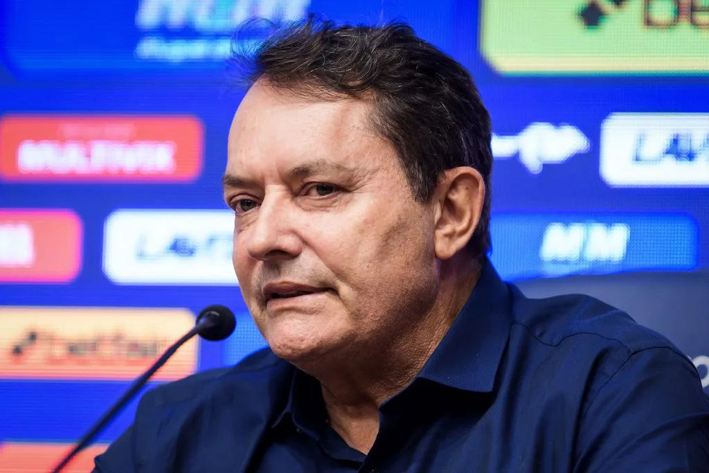 Dono do Cruzeiro explica mudanças na base e rebate acusações de privilégios