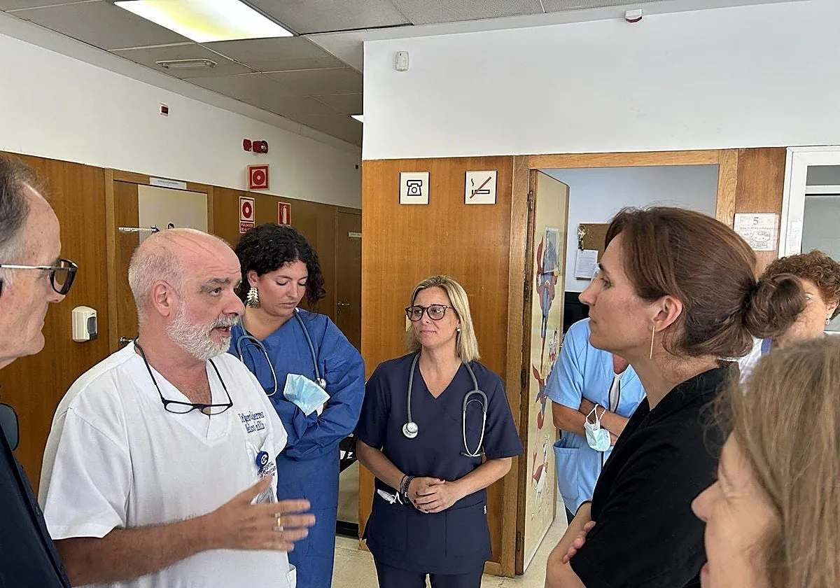 Sanidad «chantajea» a las autonomías para donar 25.000 vacunas a Ceuta ante la ausencia de una reserva estratégica