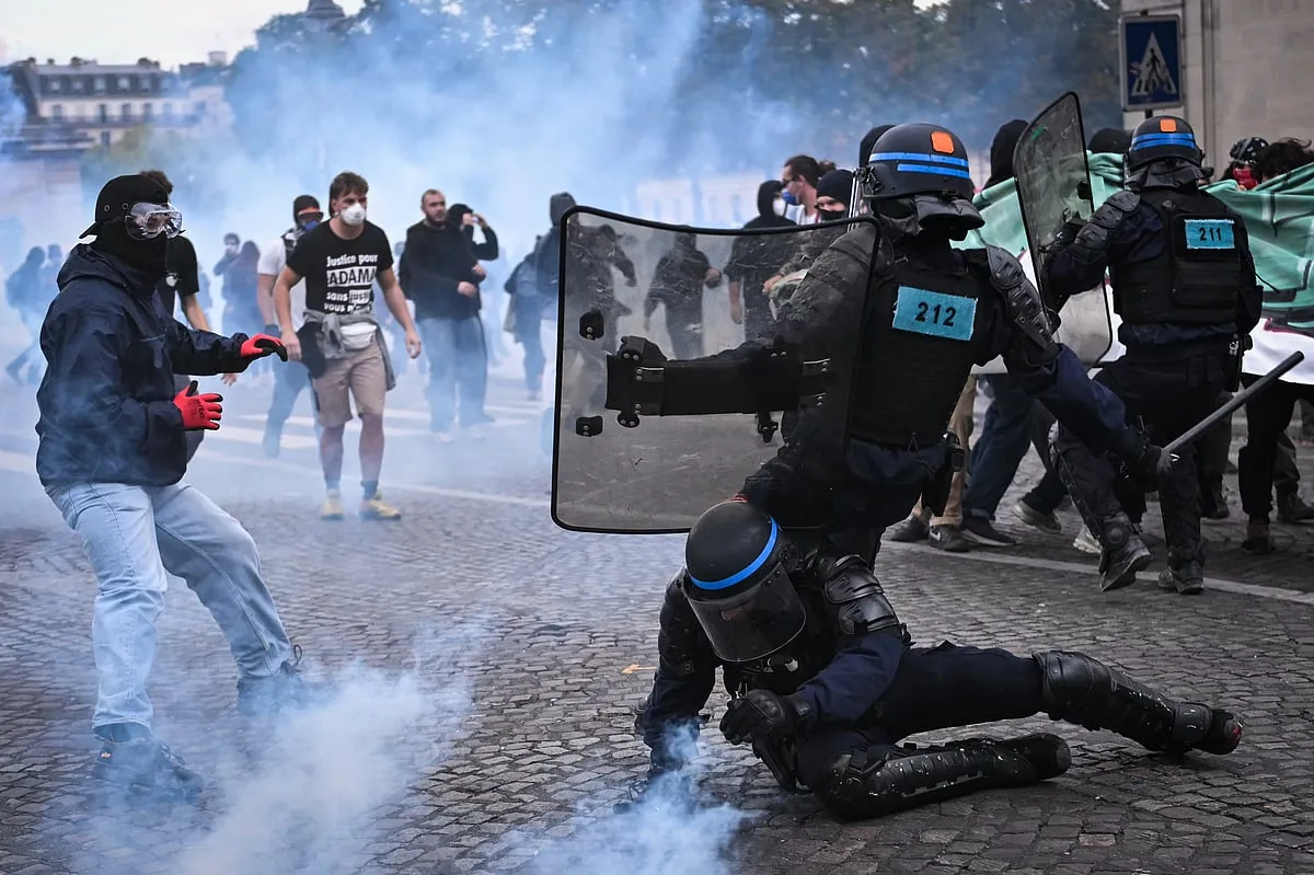 “Estão a roubar o nosso futuro”. Greta junta-se a protesto estudantil em França