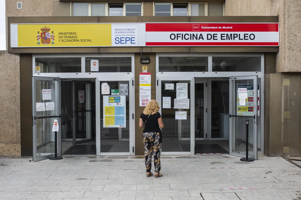 Cuándo se cobra el paro en septiembre de 2026: qué día paga CaixaBank, ING, BBVA y otros bancos