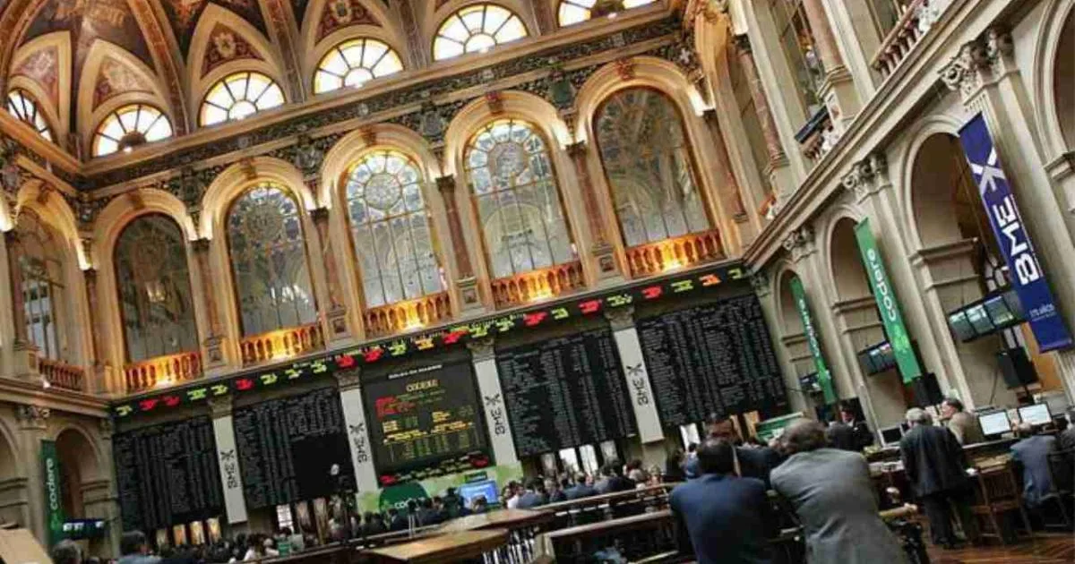 El Ibex 35 cierra la sesión con subida de casi un 1% y retoma los 20.000 puntos